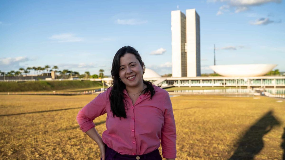 Sâmia Bomfim recebe apoio de artistas e intelectuais em manifesto: “Fundamental na defesa do SUS e da cultura”