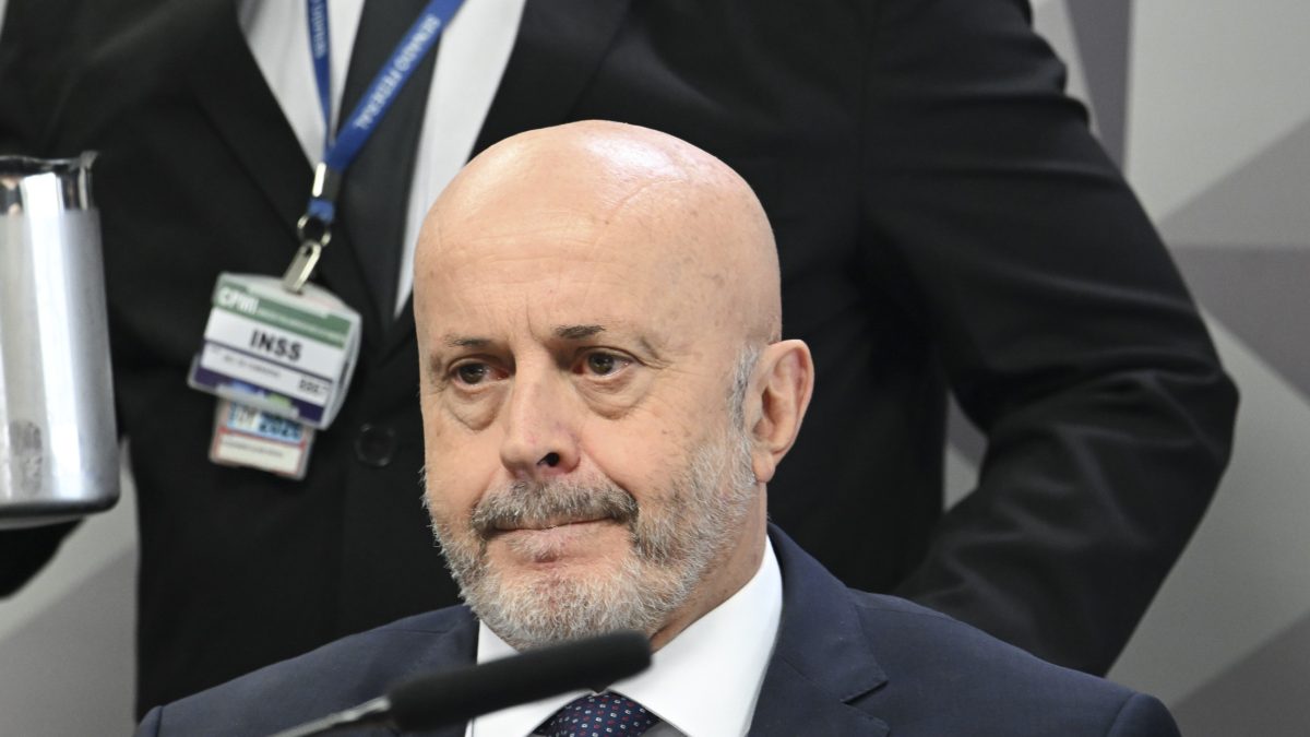 'Careca do INSS': Mendonça dá 48 horas para Papuda explicar denúncia de depoimento sem defesa e perguntas sobre delação