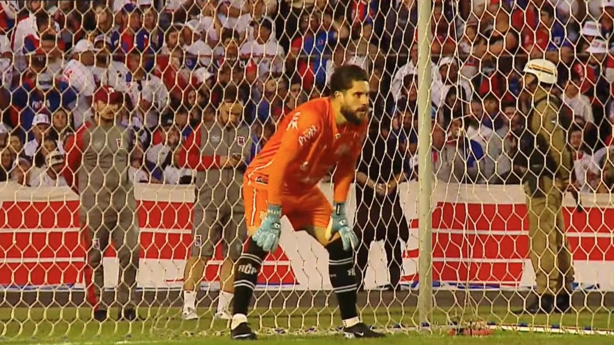 Goleiro entra nos acréscimos e pega pênalti decisivo no título do Paranavaí na Segundona do Paranaense