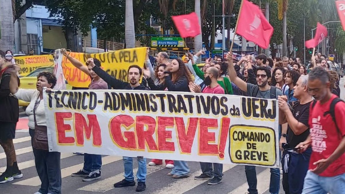 Servidores da Uerj em greve entregam pauta de reivindicações ao governo do RJ