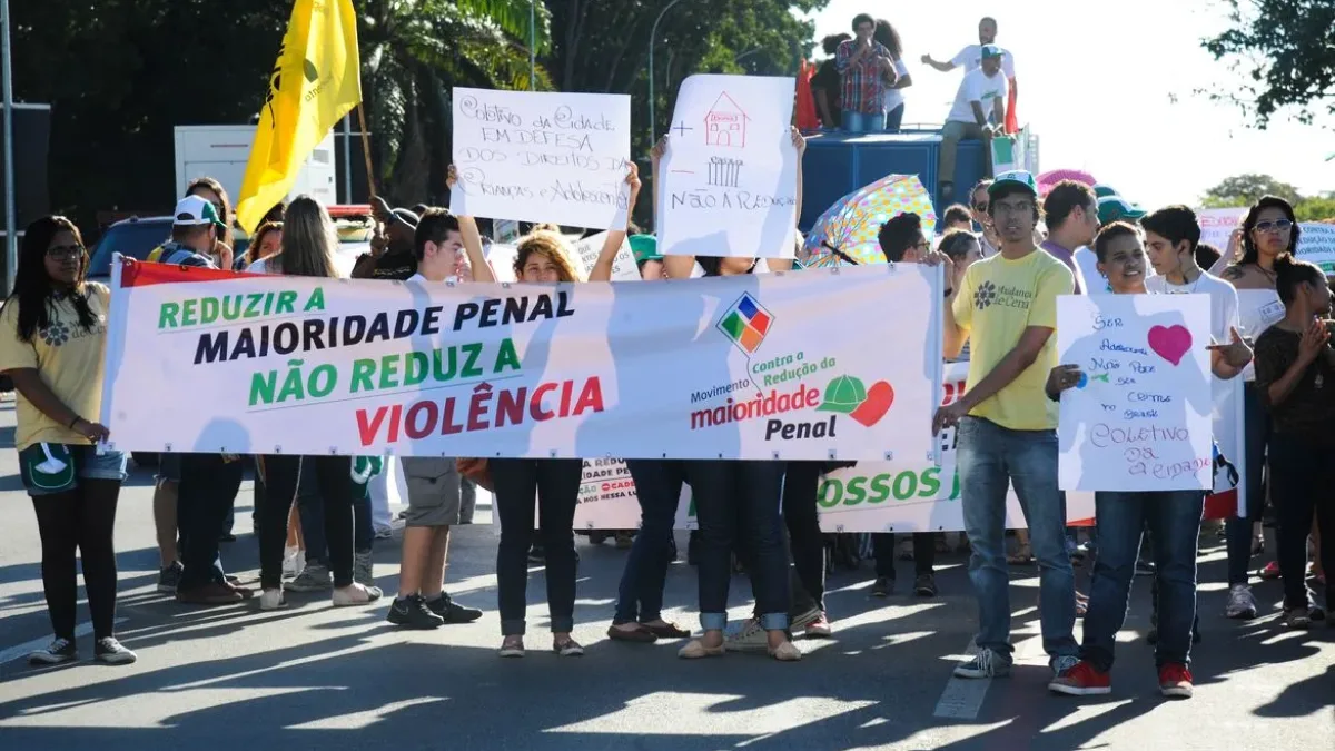 CCJ aprova PEC que reduz maioridade penal; entidades criticam medida