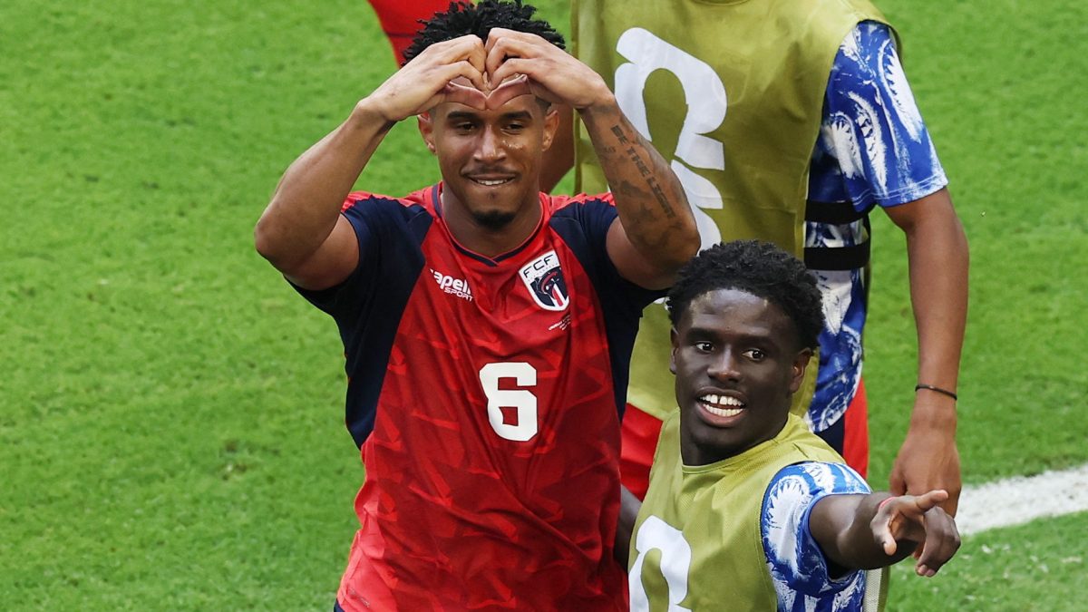 Herói de Cabo Verde homenageia filha com gol e chora ao elogiar a mãe: "Cresci sem pai"
