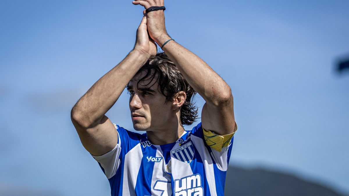 Capitão do Avaí agradece diretoria pela manutenção do técnico: "Faz um p... trabalho"