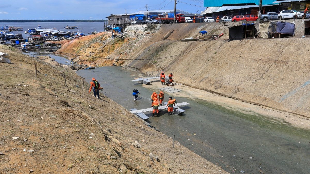 Manaus quer ampliar ecobarreiras para dimunir poluição nos rios