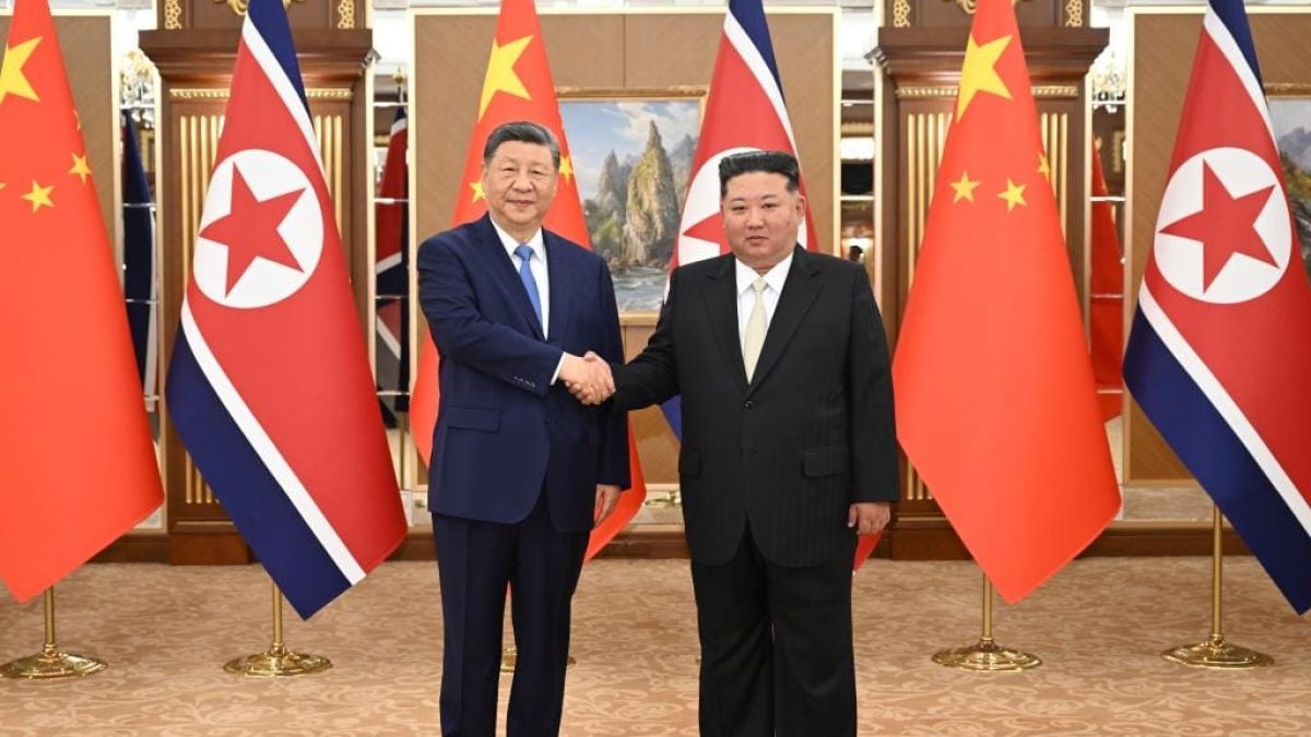 Xi Jinping visita Coreia do Norte após 7 anos e se encontra com Kim Jong-un