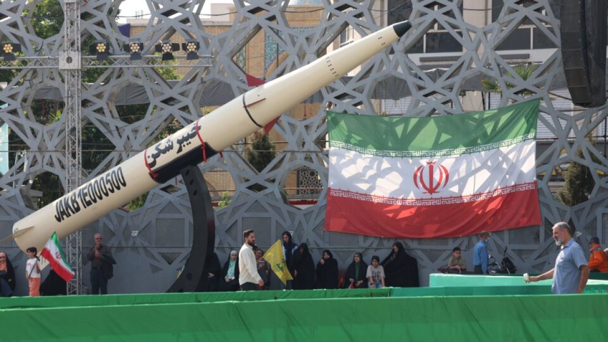 Irã ataca bases dos EUA no Kuwait e no Bahrein com mísseis