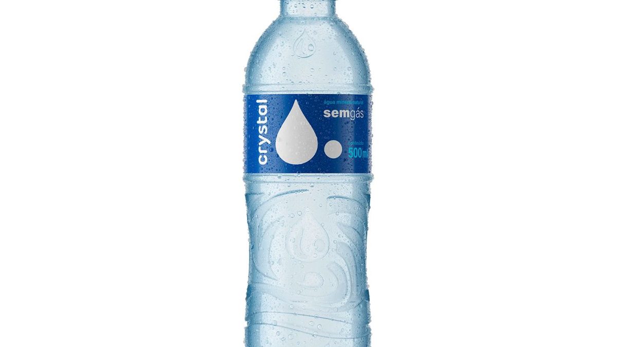 Anvisa anuncia recolhimento de lote de água Crystal por contaminação com bactéria