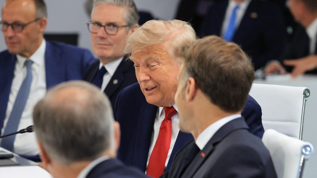 Trump diz 'eu sou o chefe' ao chegar atrasado em reunião do G7 na França