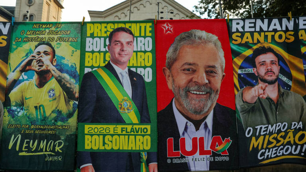 Vendedor cria 'Data-Toalha' e aponta Flávio Bolsonaro como mais popular no centro de SP