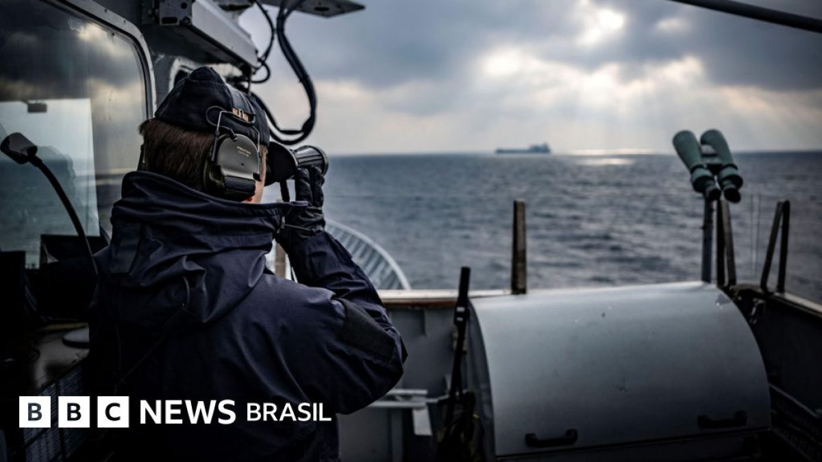 Como a Rússia usa 'frota fantasma' de petroleiros para driblar sanções e financiar guerra