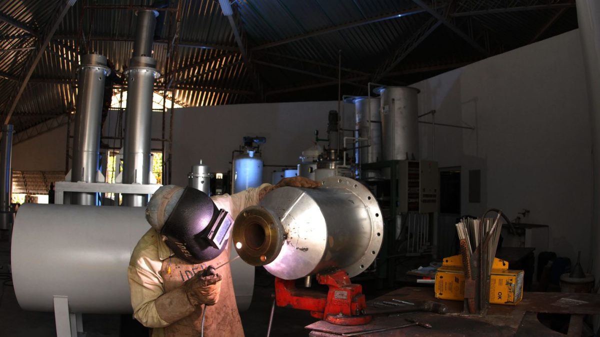 Indústria brasileira cresce 0,7% em abril e acumula quarto mês consecutivo de alta