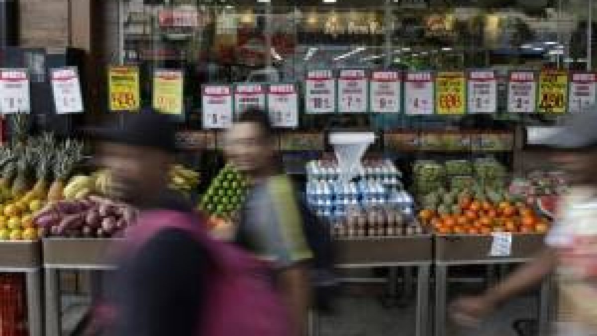 IPCA-15 sobe 0,41% em junho, um pouco abaixo do esperado pelo mercado