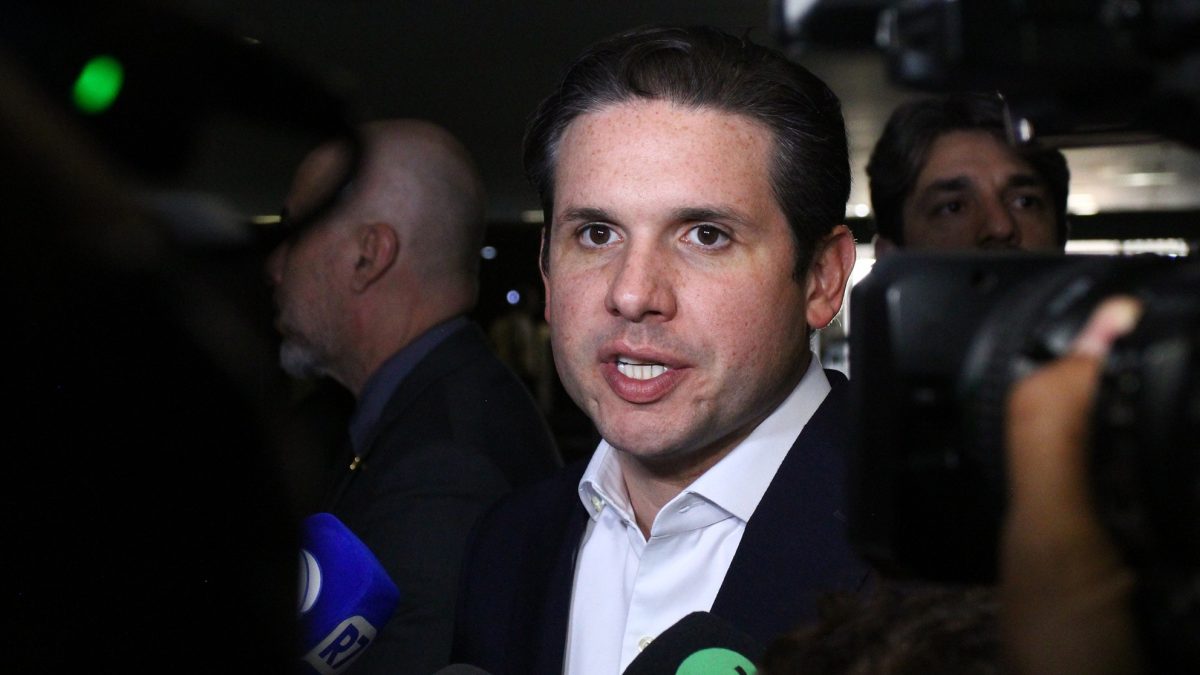 Hugo Motta anuncia votação de projeto que equipara misoginia a racismo e de mudança na escala 6x1 nesta semana