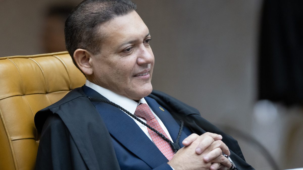 Nunes Marques suspende pesquisa AtlasIntel que apontava queda de Flávio Bolsonaro