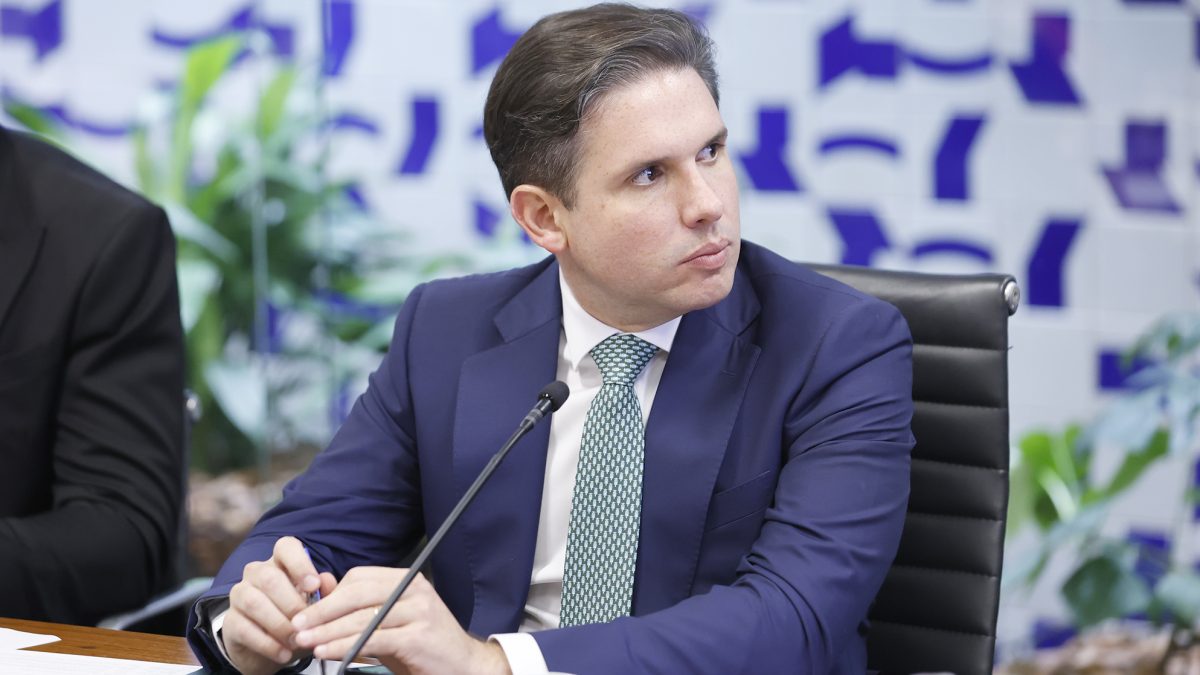 Motta pauta urgência do fim da escala 6×1 para terça-feira e destrava pauta da Câmara