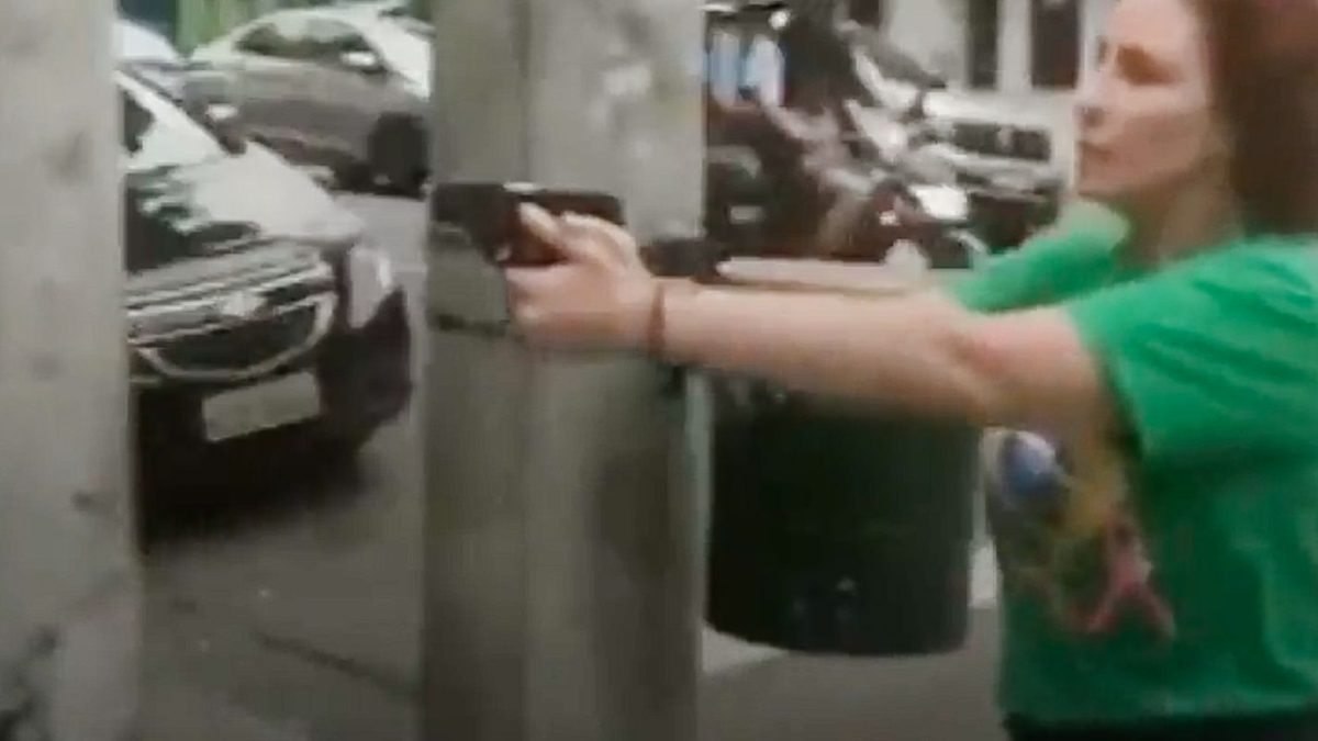 Justiça de SP decreta prisão de jornalista perseguido por Carla Zambelli por não pagar indenização