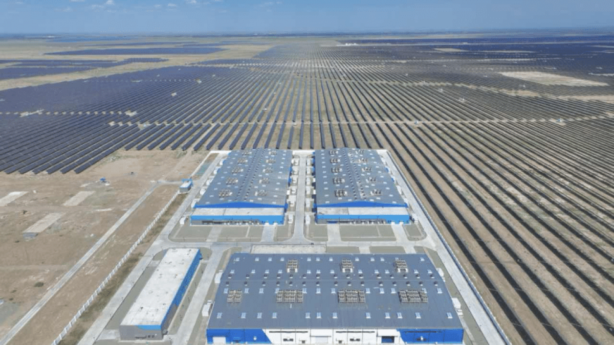 Construída em menos de 2 anos: China liga megabateria de 1 milhão de kWh e reduz emissão de 1,4 milhão de toneladas de CO₂