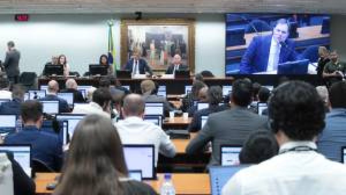 CCJ da Câmara adia votação de PEC da redução da maioridade penal