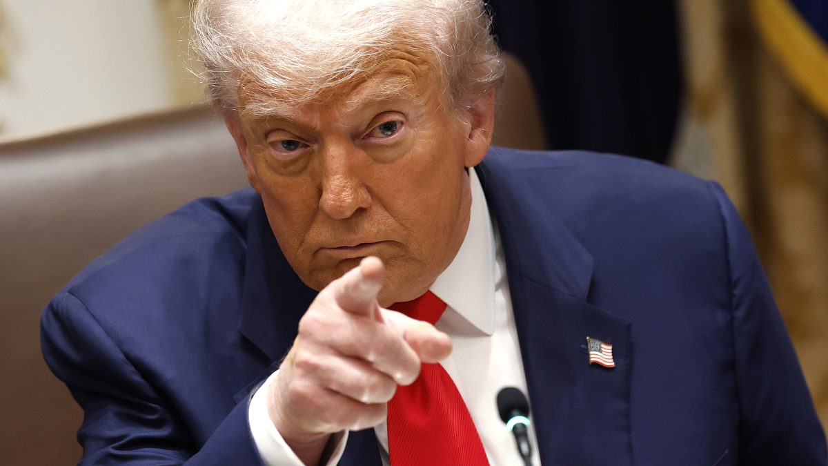 Israel e Irã suspendem ataques após pressão de Trump