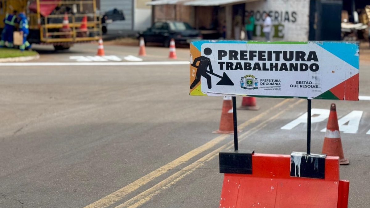 Goiânia instala 128 mil m² de sinalização viária em 243 bairros em três meses