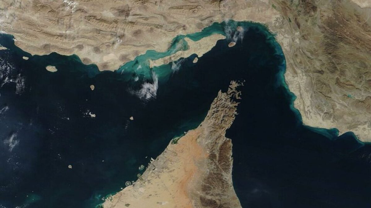 Irã anuncia fechamento do Estreito de Ormuz e ameaça atacar navios