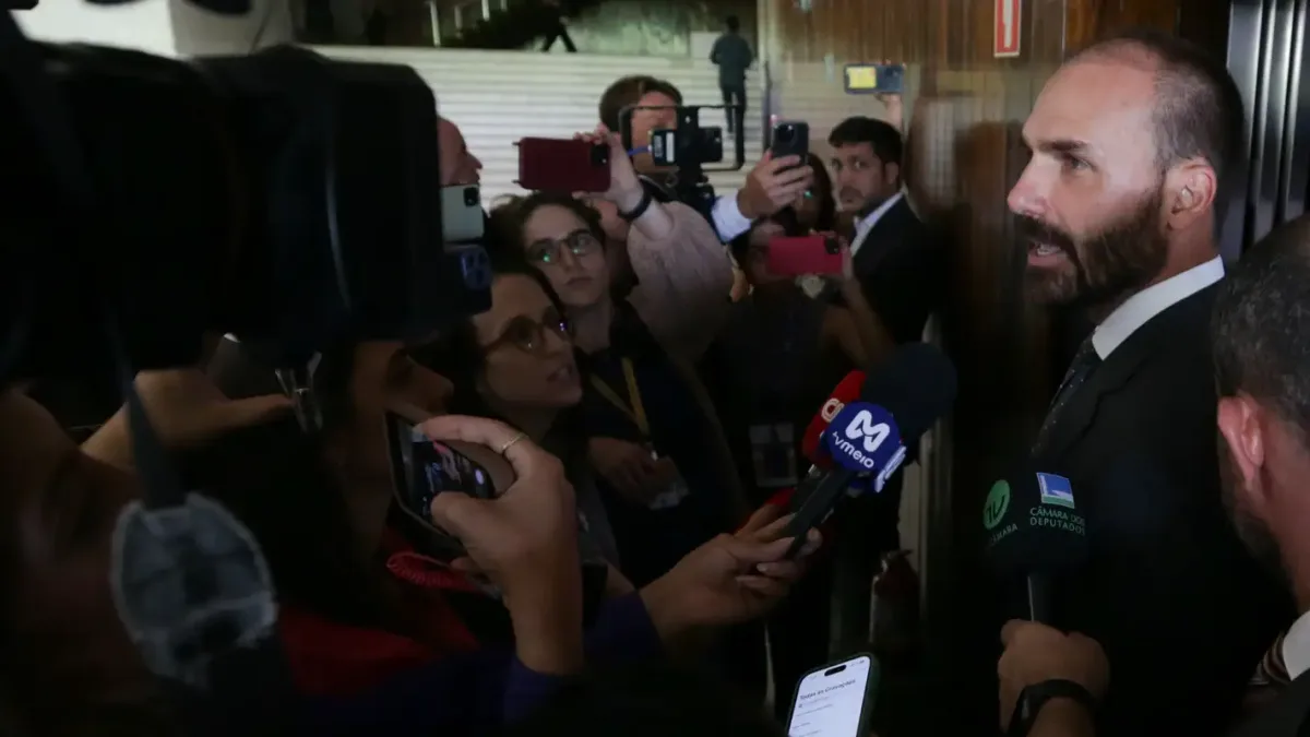 STF condena Eduardo Bolsonaro a 4 anos de prisão e inelegibilidade