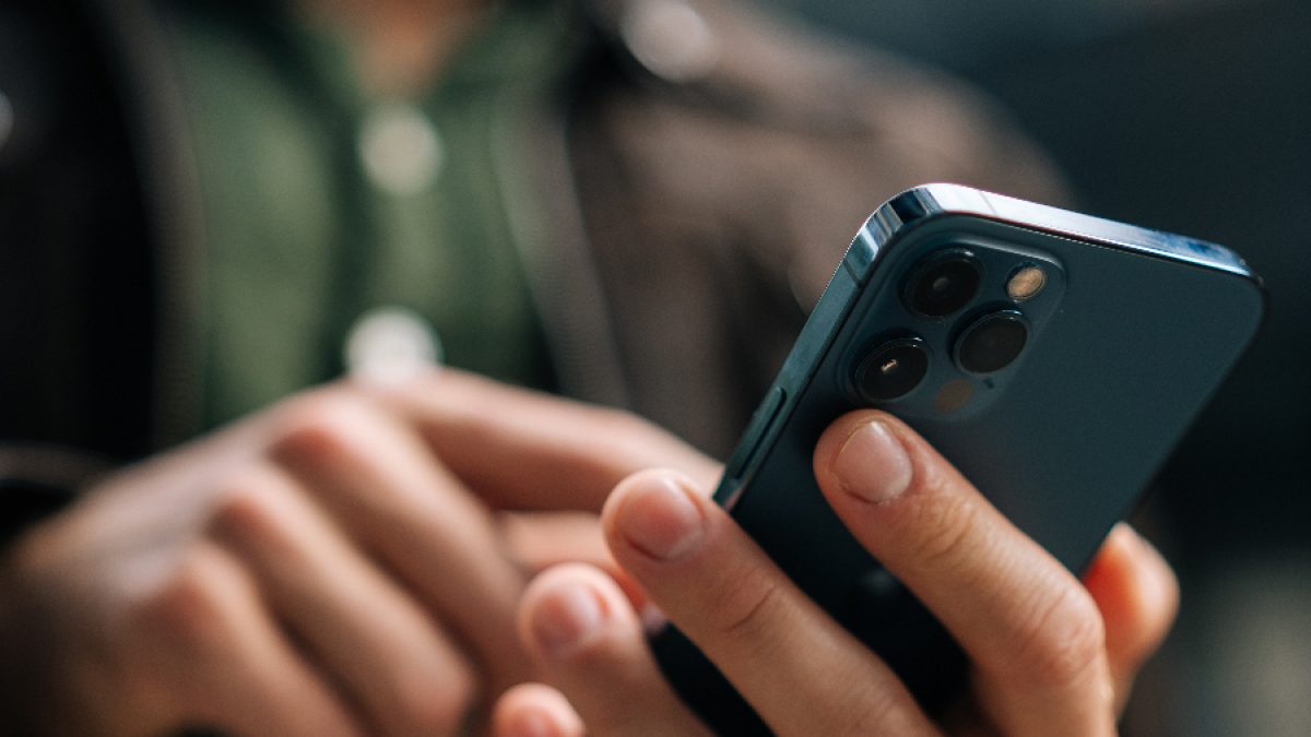 Especialista alerta que uso excessivo do WhatsApp em campanhas pode gerar rejeição