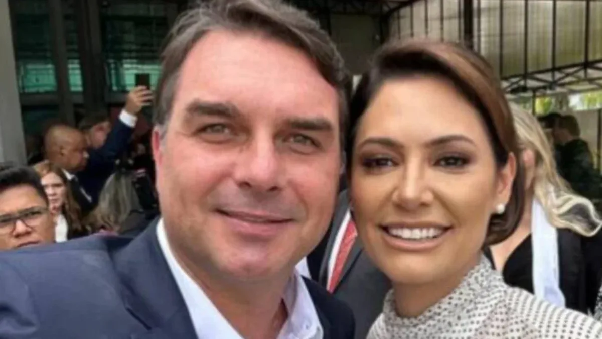 VÍDEO – “Nunca maltratei ou humilhei”: Flávio Bolsonaro pede desculpas a Michelle