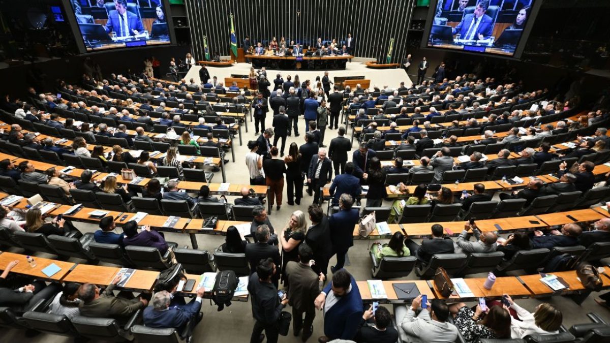 Governo deve retirar urgência de projeto sobre fim da escala 6×1, diz apuração