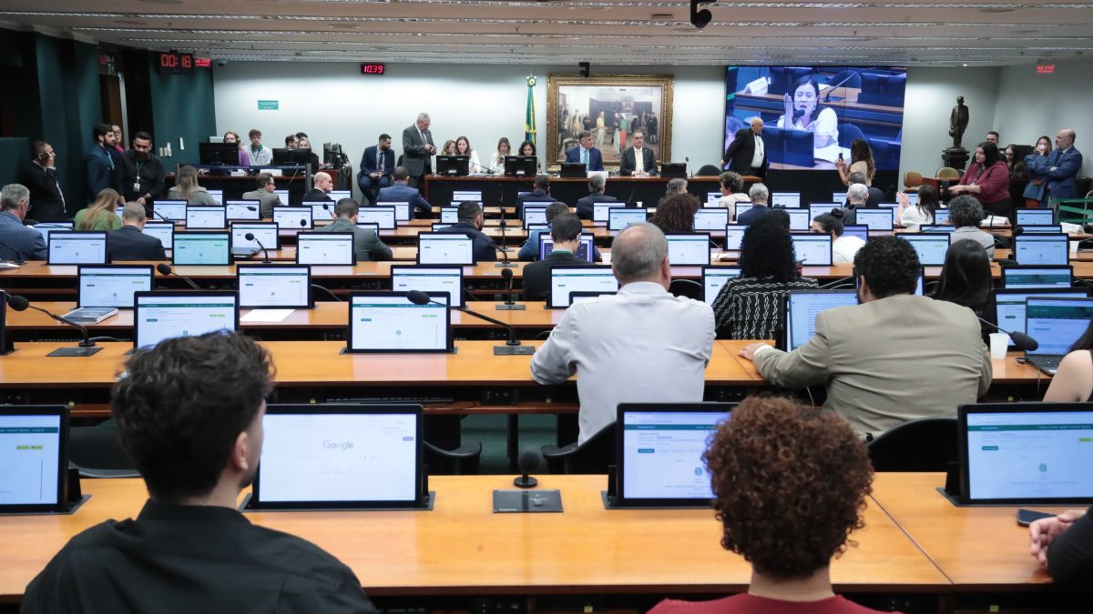 CCJ da Câmara aprova PEC que reduz maioridade penal para 16 anos