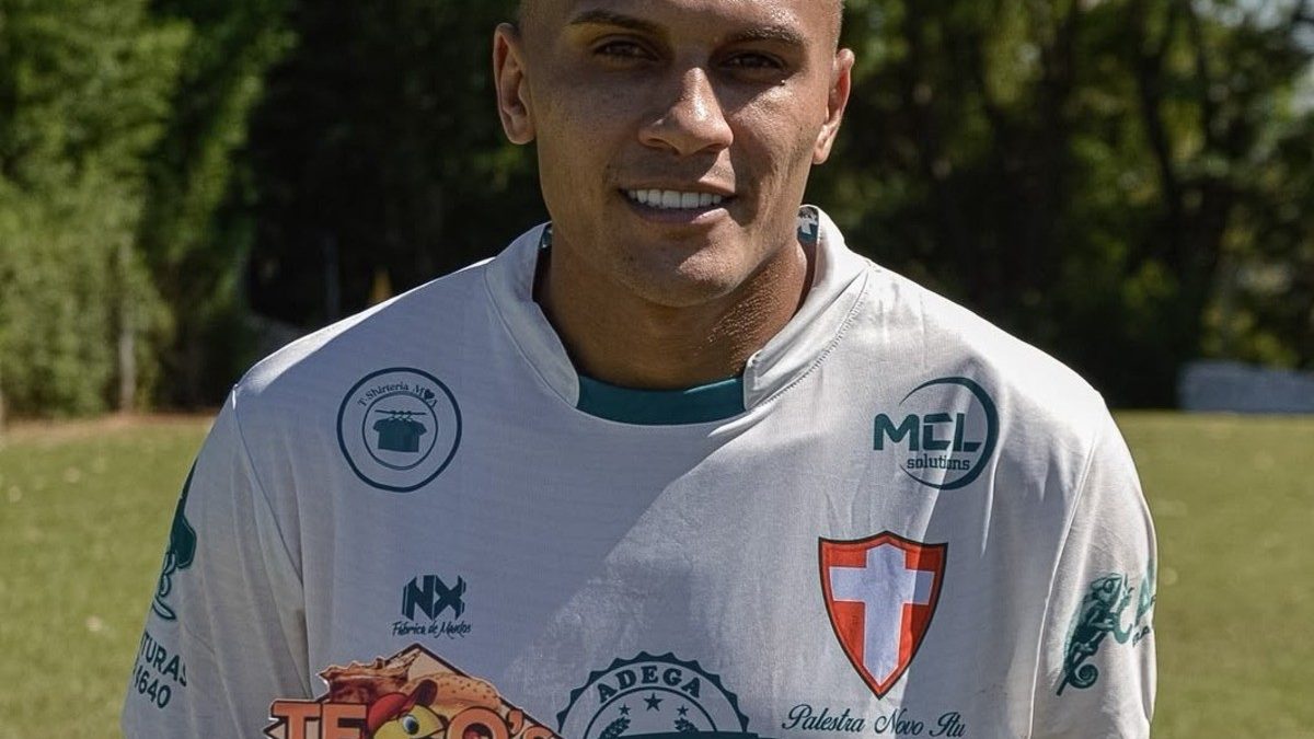 Time de várzea é eliminado por escalar atacante ex-Corinthians, que está suspenso por doping