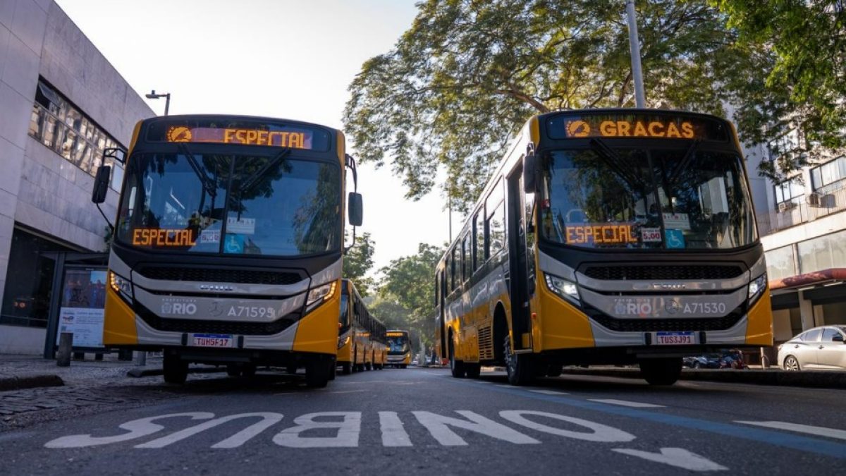 Prefeitura do Rio entrega 40 ônibus e retoma quatro linhas em Vila Isabel