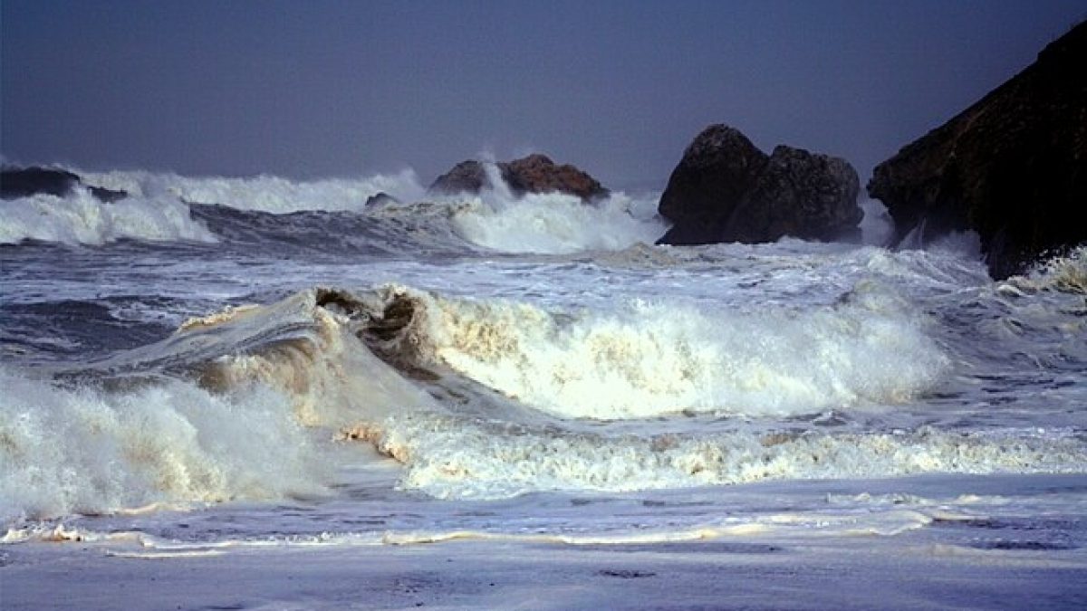 ONU alerta para crise crescente nos oceanos com aquecimento e poluição