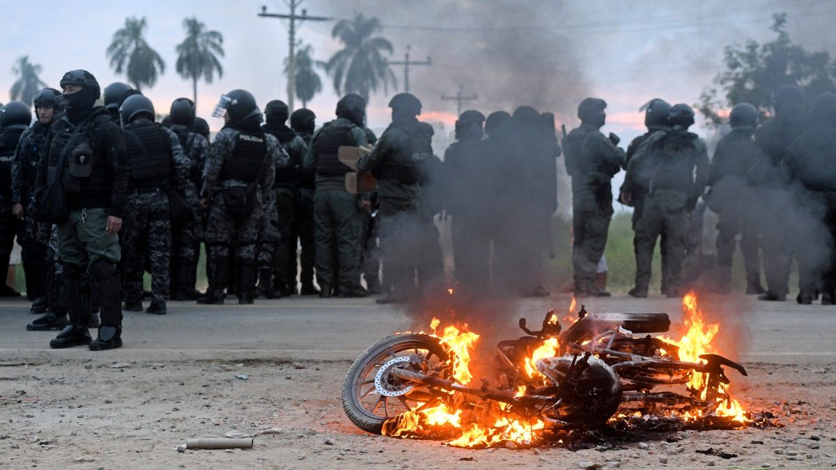 Congresso da Bolívia autoriza uso de militares para desbloquear vias em meio a protestos