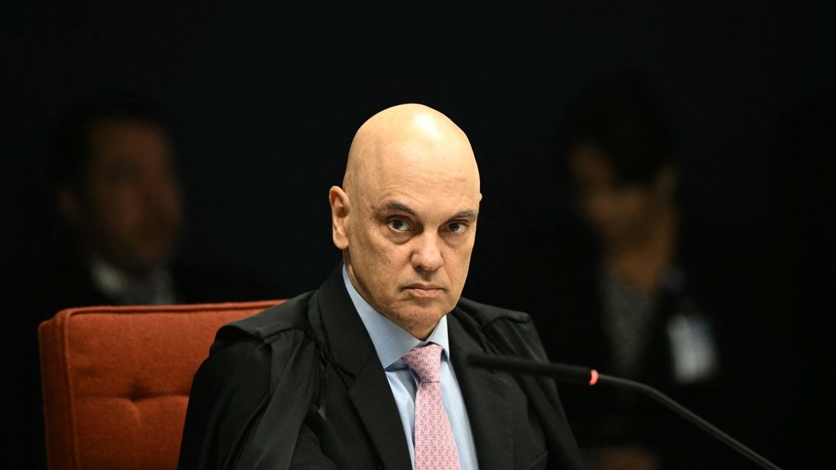 Flávio Bolsonaro pede ao STF que declare Moraes suspeito para julgar Vorcaro e caso Master