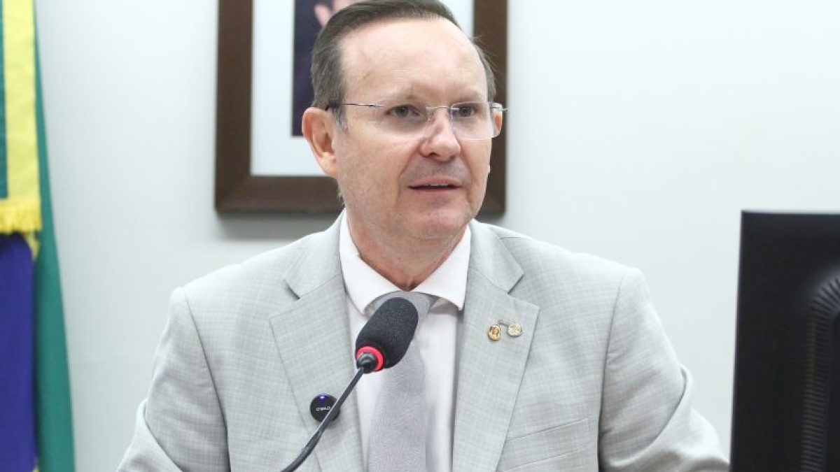 Comissão aprova projeto que autoriza legendas em salas de aula e eventos para surdos