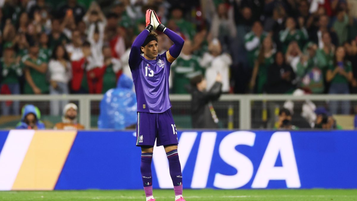 Ídolo do México, Ochoa entra em campo em sua sexta Copa do Mundo