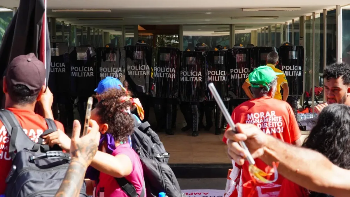 Movimentos ocupam Ministério das Cidades contra redução de contratações no Minha Casa, Minha Vida