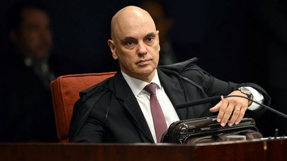 Moraes homologa acordo e suspende ação penal contra deputado réu pelo 8 de Janeiro