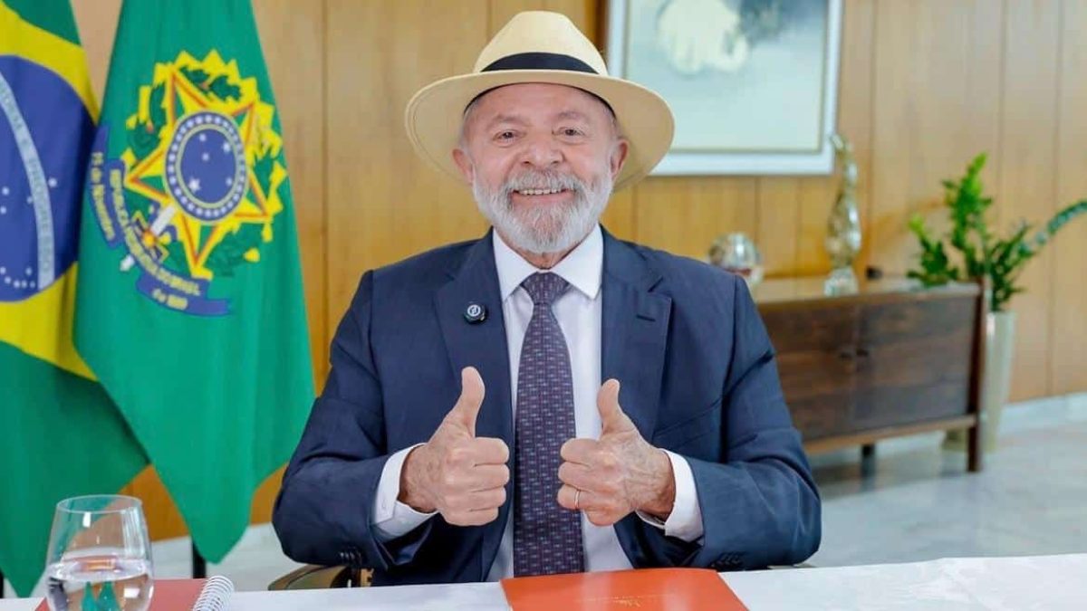 Lula sanciona lei que eleva piso nacional dos professores para R$ 5.130,63