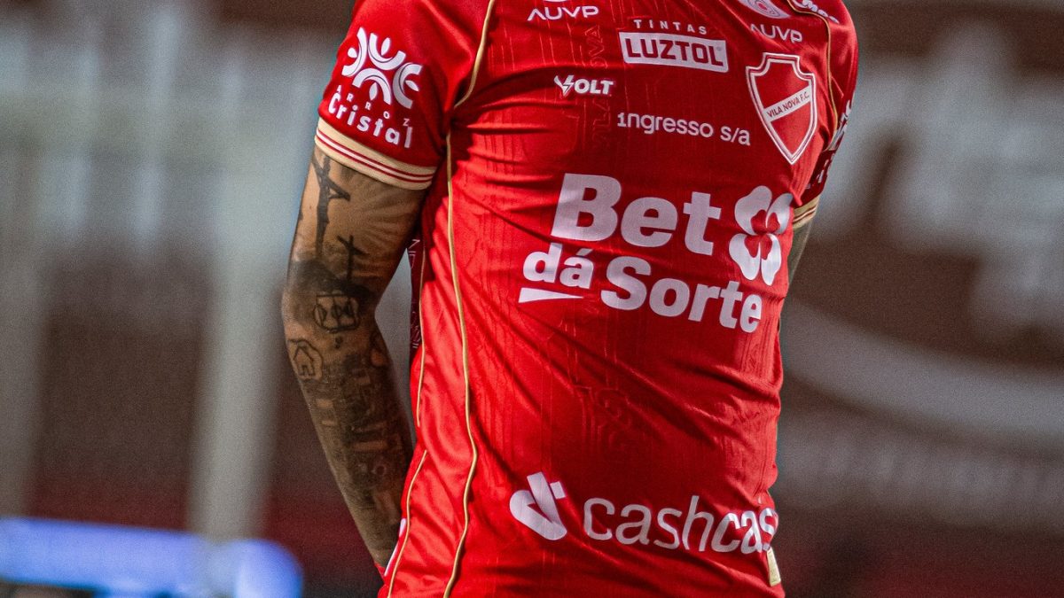 Artilheiro e líder de assistências, Janderson vive melhor momento no Vila Nova