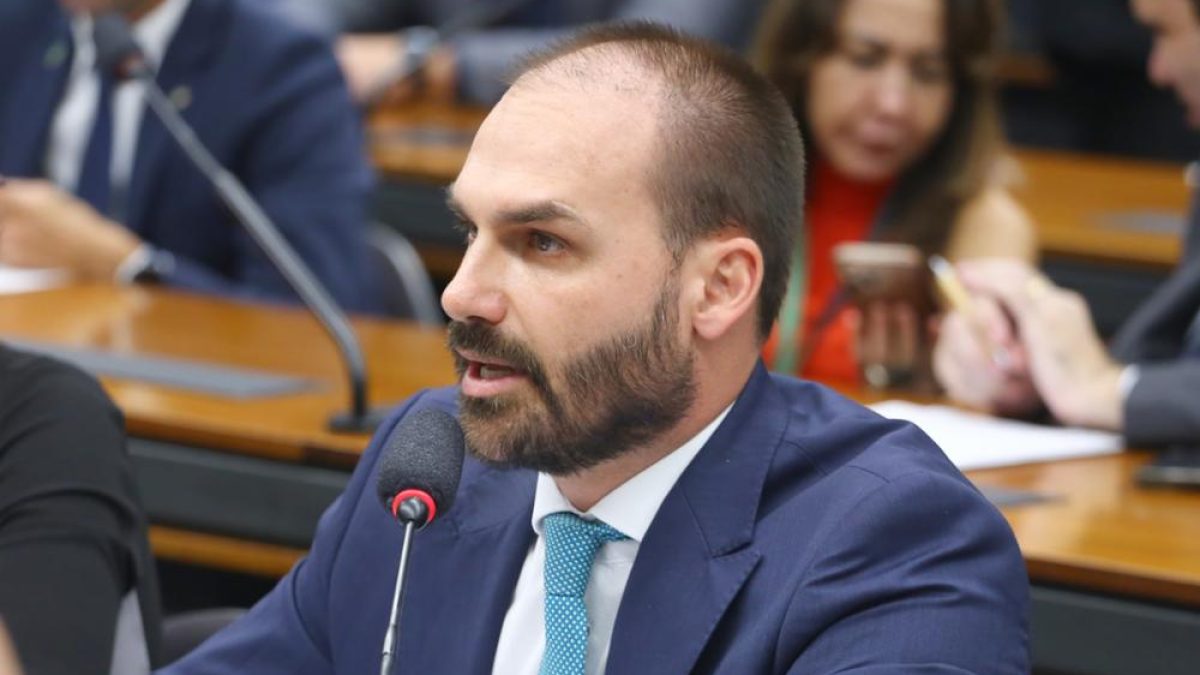 STF forma maioria para condenar Eduardo Bolsonaro por coação no curso do processo
