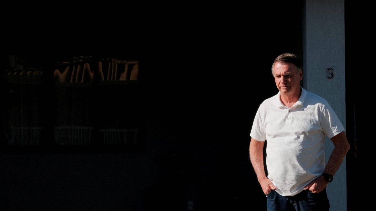 Defesa de Bolsonaro admite que arma apreendida é sua e alega que peça foi retirada por segurança