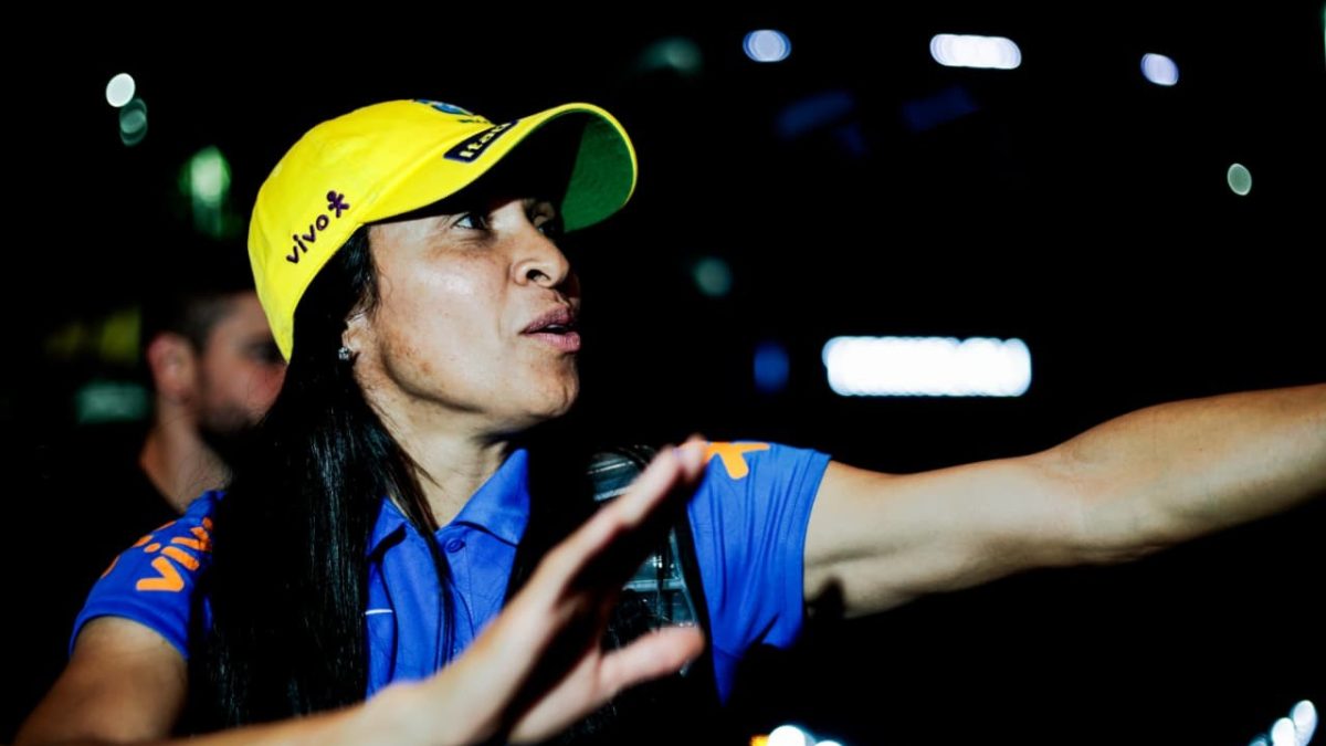 Seleção feminina chega a Fortaleza para amistoso com EUA; Marta é destaque