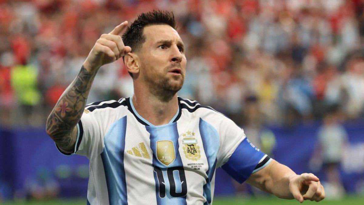 Cristiano Ronaldo ignora pergunta de repórter ao ouvir “Messi” em coletiva