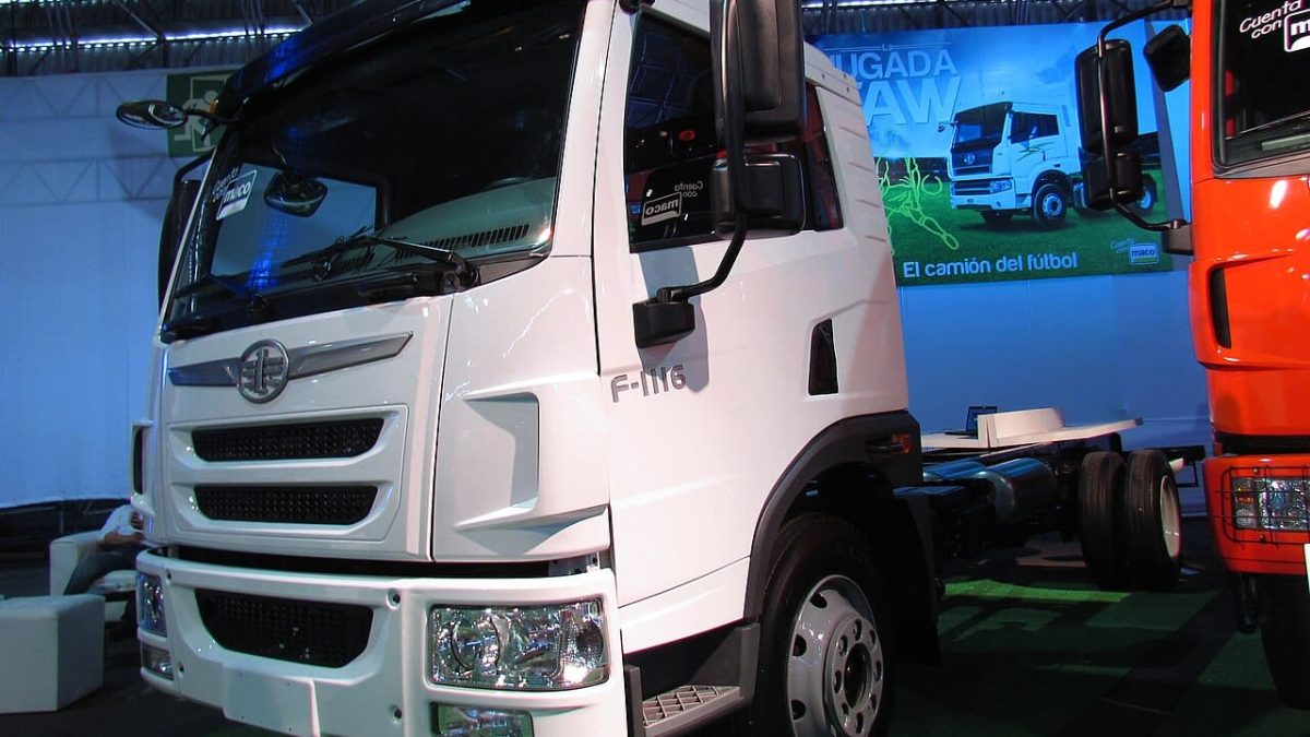 China aposta em inovação energética para transporte de cargas pesadas: caminhões movidos a sódio