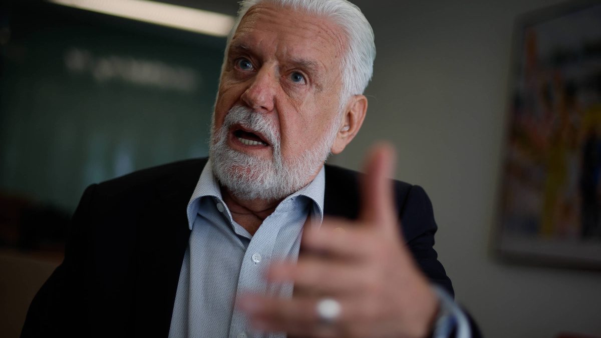 PF aponta suspeitas de atuação de Jaques Wagner no Senado a favor de ex-sócio do Banco Master