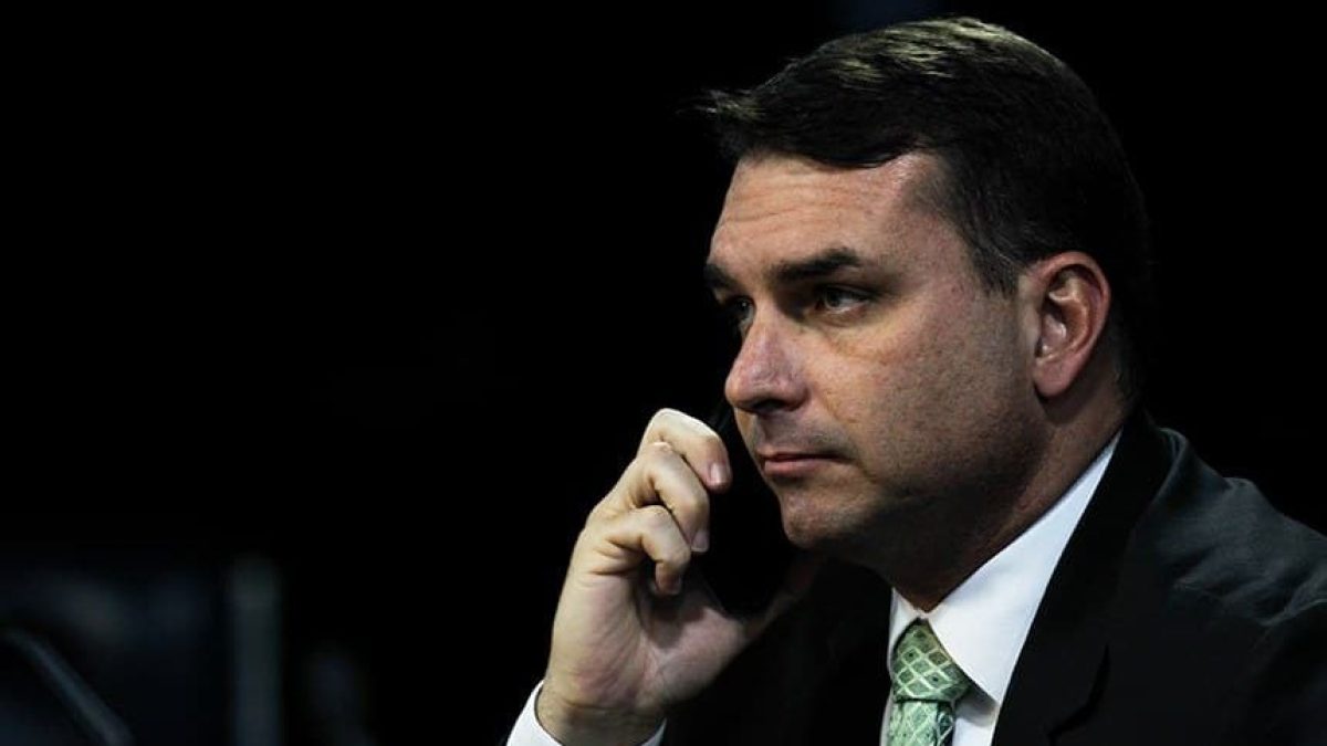 Flávio Bolsonaro estrutura pré-candidatura em 2026 com anistia e blindagem