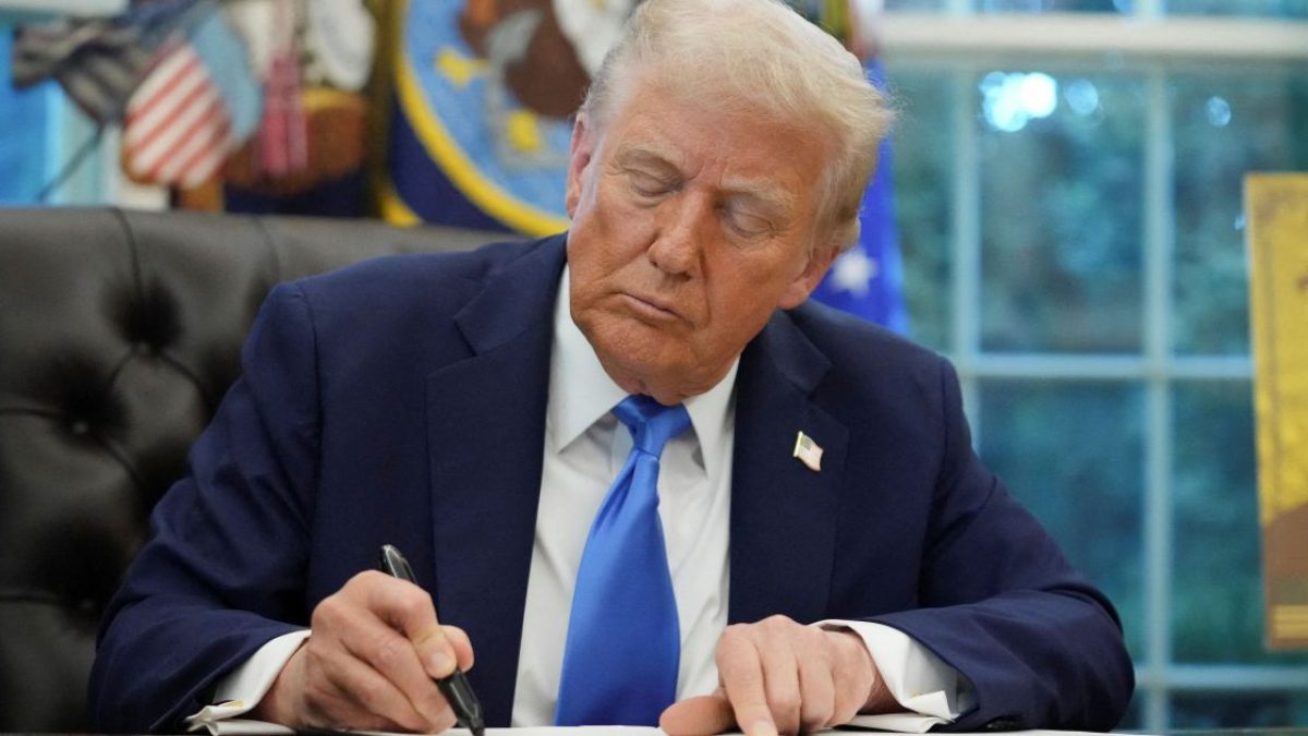 Trump assina acordo com Irã durante jantar no Palácio de Versalhes após cúpula do G7