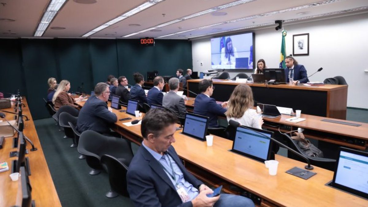Debate na Câmara defende prorrogação do Fust para conectar escolas públicas